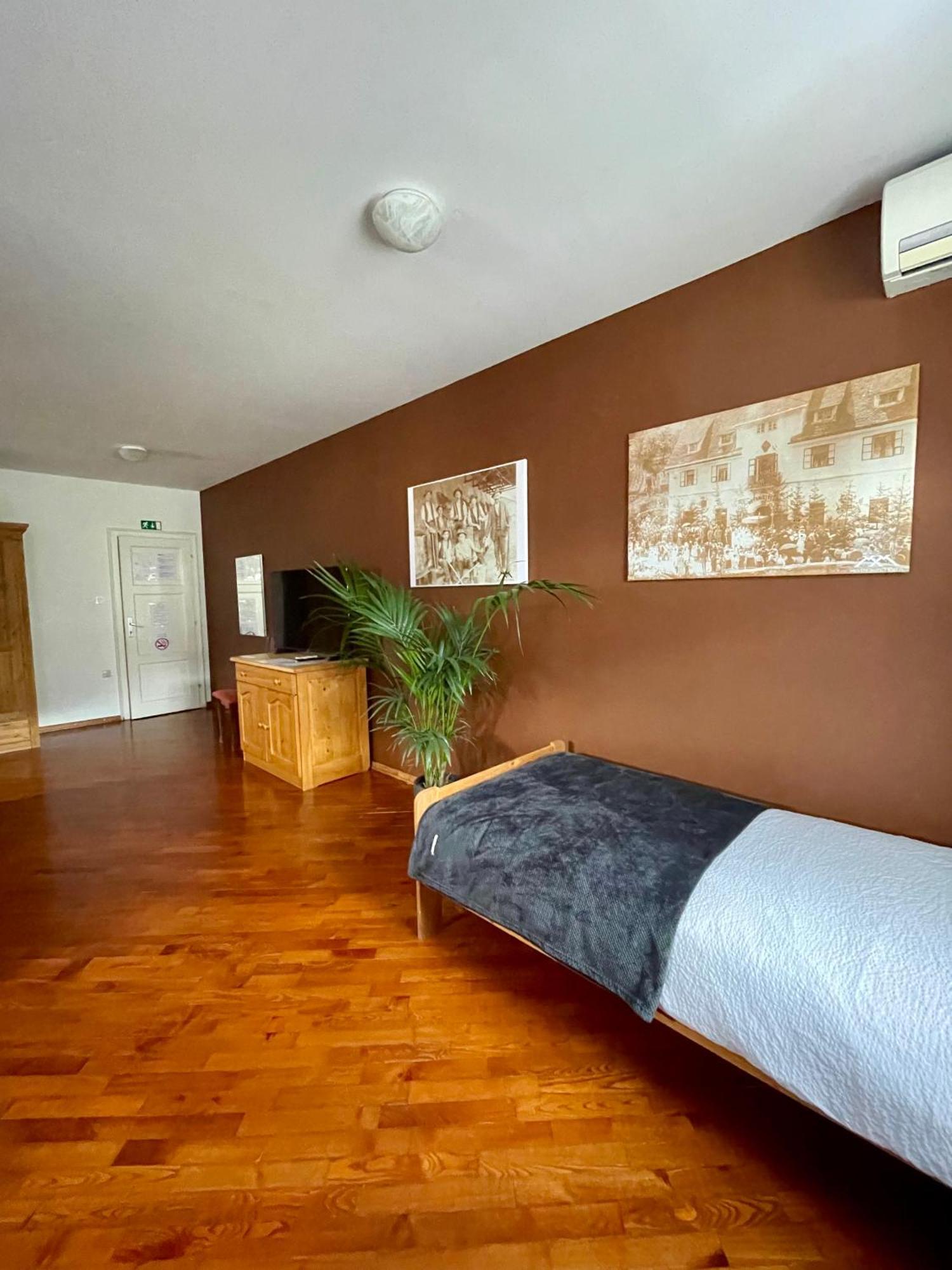 Gostisce Barbara Otel Idrija Dış mekan fotoğraf
